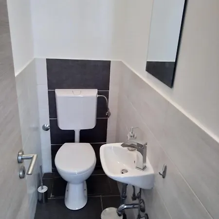 Gregovica Apartment *