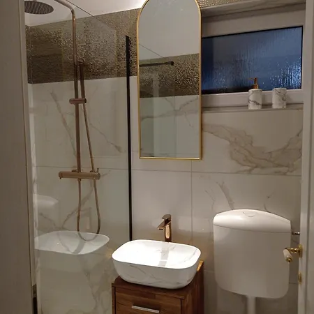 Gregovica Apartment *