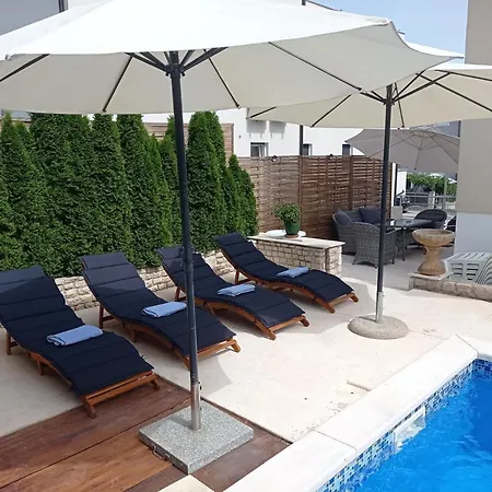 Gregovica Apartment *
